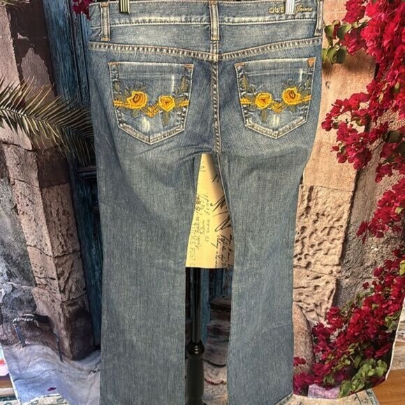 Guess Jeans Foxy Flare Leg embroidered distressed jeans, size 27, excellent - Picture 11 of 16